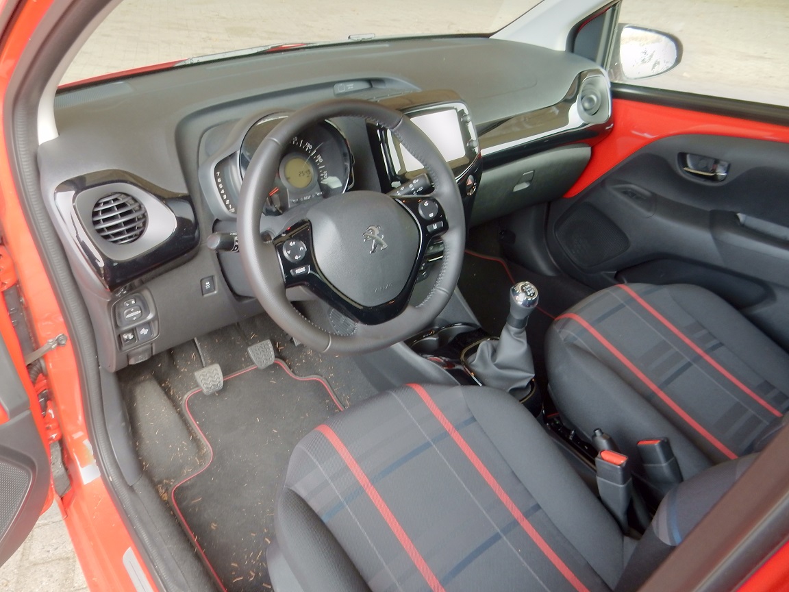 De Peugeot 108 is sinds deze zomer ook leverbaar als GT-Line. Dat is slechts een aankledingspakket, maar is de auto desondanks nog een beetje sportief? AutoVandaag zocht het uit met een rijtest.