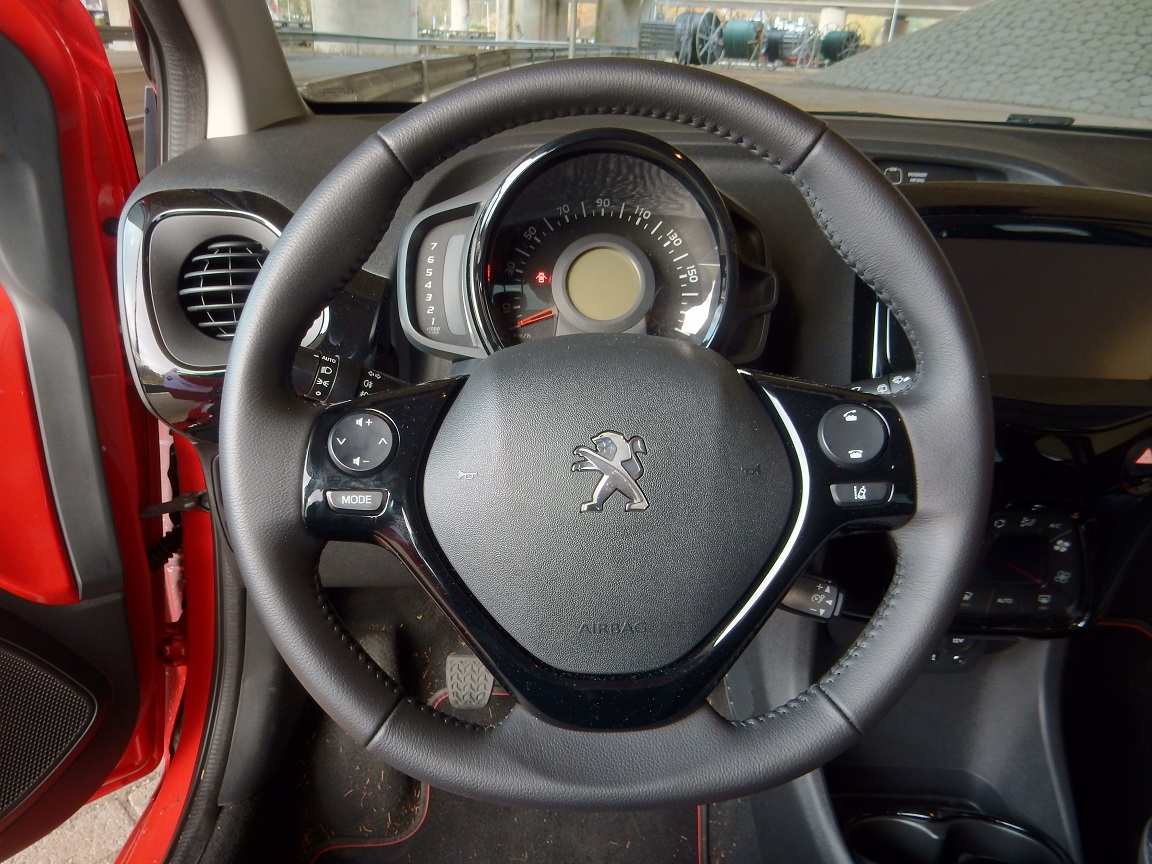 De Peugeot 108 is sinds deze zomer ook leverbaar als GT-Line. Dat is slechts een aankledingspakket, maar is de auto desondanks nog een beetje sportief? AutoVandaag zocht het uit met een rijtest.