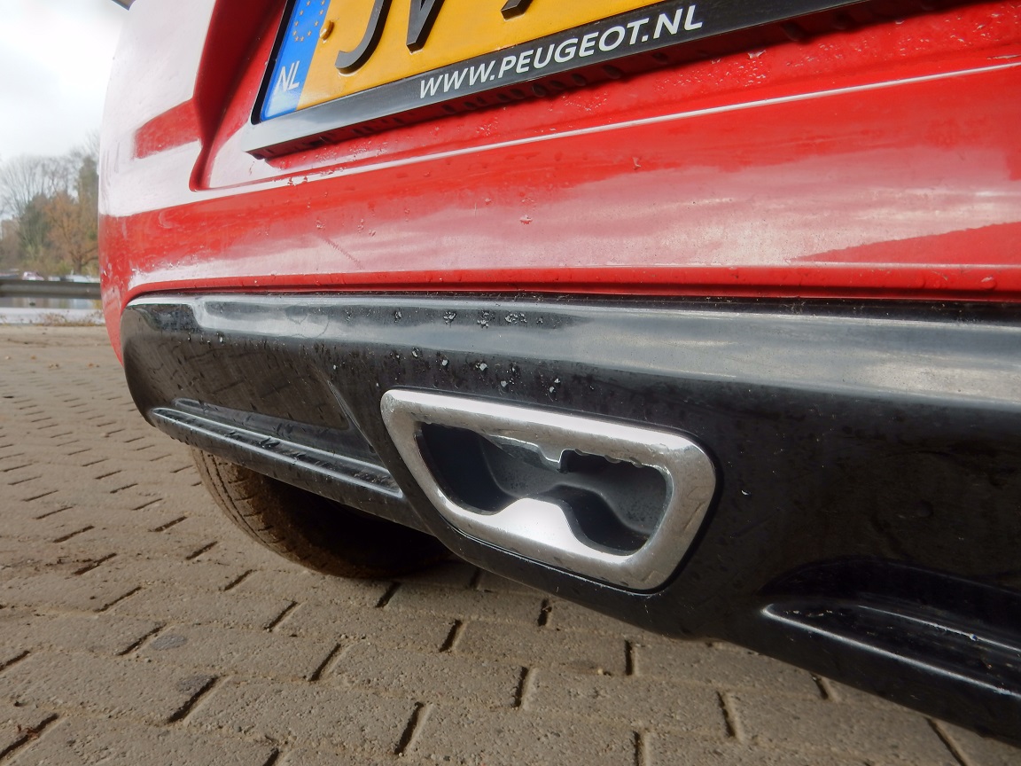 De Peugeot 108 is sinds deze zomer ook leverbaar als GT-Line. Dat is slechts een aankledingspakket, maar is de auto desondanks nog een beetje sportief? AutoVandaag zocht het uit met een rijtest.