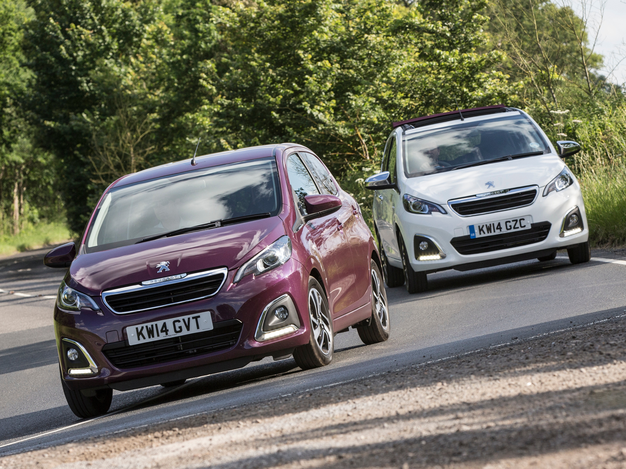 Peugeot stuurt de 108 als modeljaar 2016 de weg op met Euro6-motoren, de Roland Garros uitvoering, nieuwe Mirror Screen en Active City Brake.