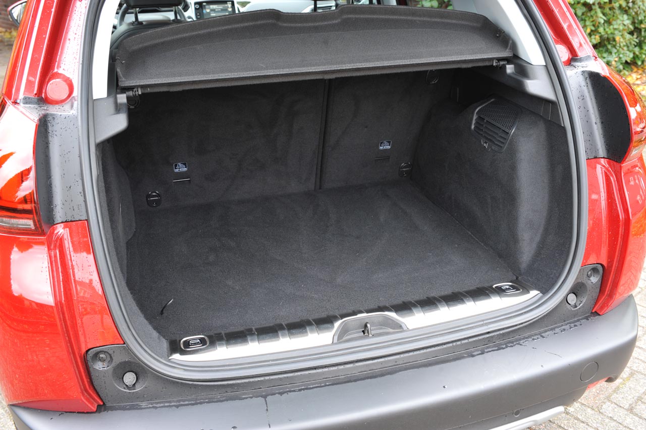 Peugeot voorzag de 2008 vorig jaar van een facelift en weet het model daarmee actueel en concurrerend te houden.