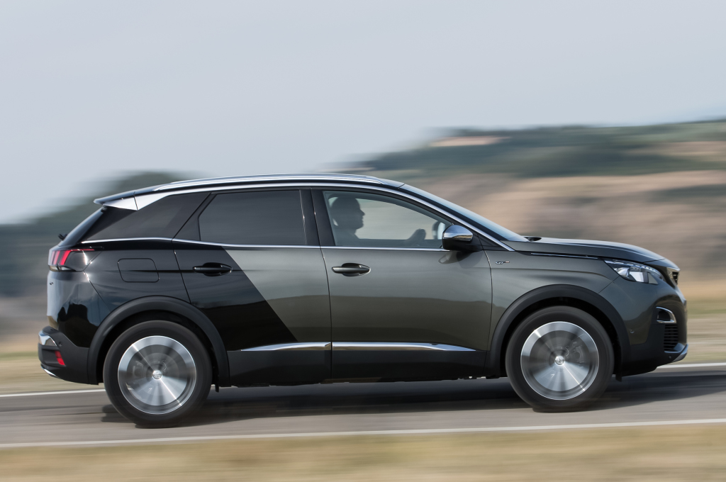 Autotest van de nieuwe Peugeot 3008. Peugeot transformeert de crossover tot een SUV. AutoVandaag rijdt met de 3008 THP 130 en 3008 BlueHDi 120.