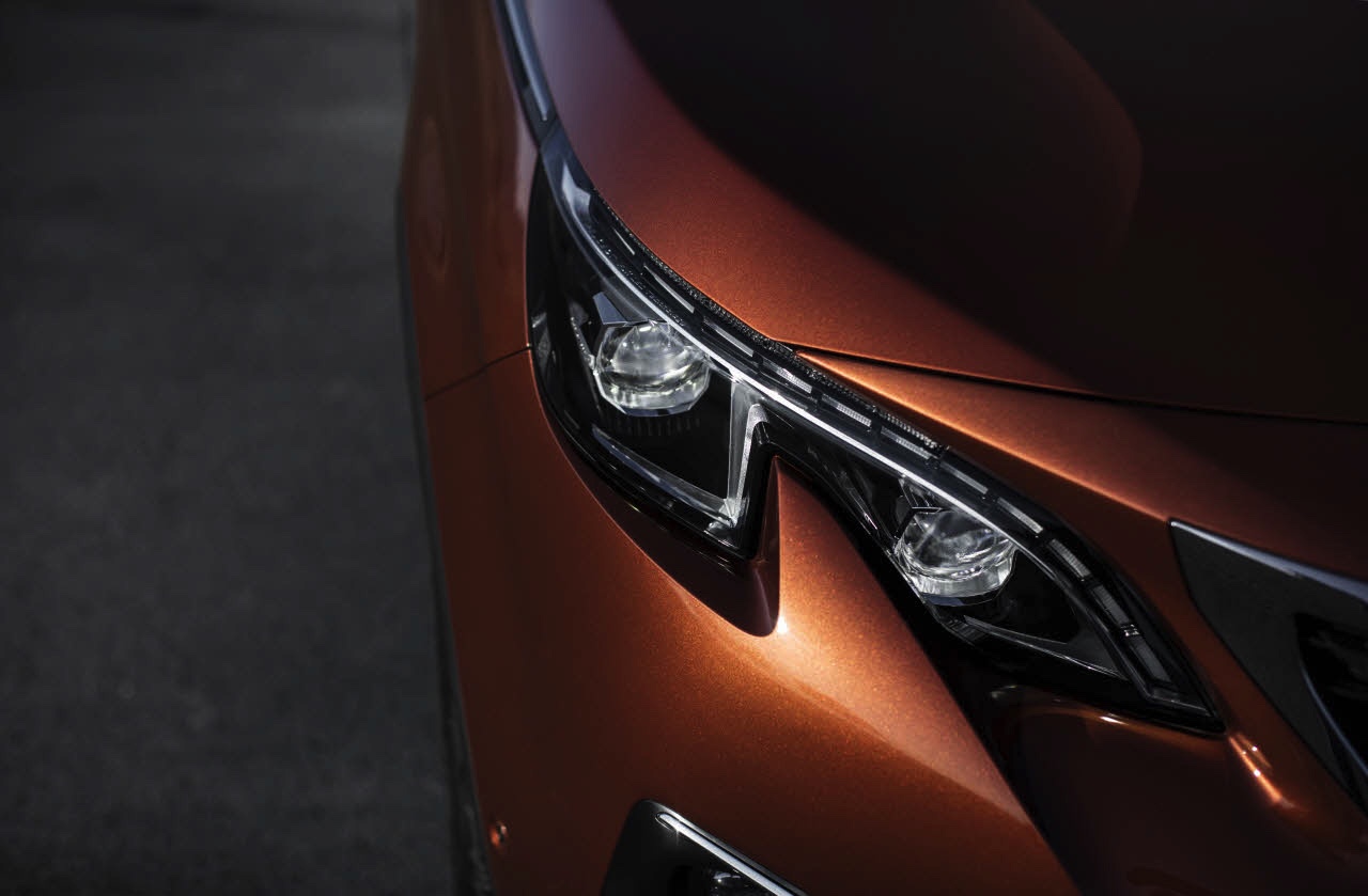 Autotest van de nieuwe Peugeot 3008. Peugeot transformeert de crossover tot een SUV. AutoVandaag rijdt met de 3008 THP 130 en 3008 BlueHDi 120.