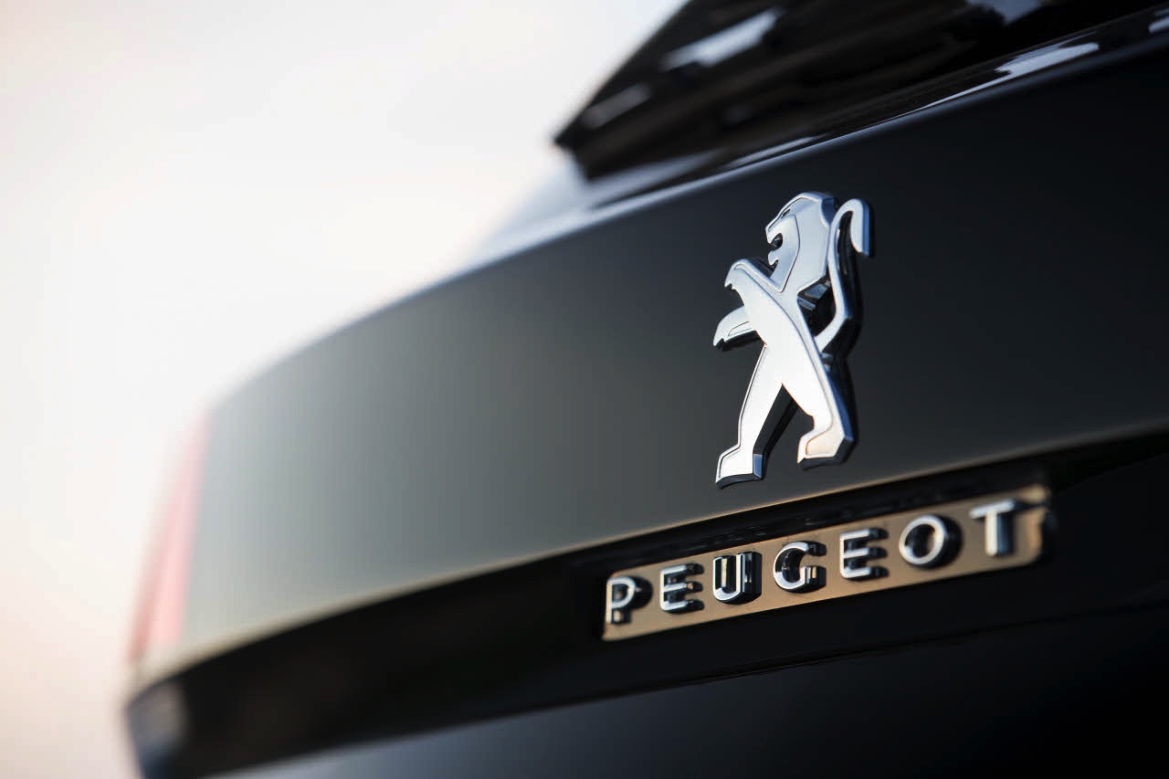 Autotest van de nieuwe Peugeot 3008. Peugeot transformeert de crossover tot een SUV. AutoVandaag rijdt met de 3008 THP 130 en 3008 BlueHDi 120.