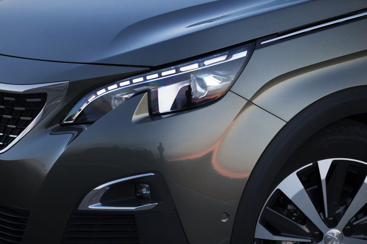 Autotest van de nieuwe Peugeot 3008. Peugeot transformeert de crossover tot een SUV. AutoVandaag rijdt met de 3008 THP 130 en 3008 BlueHDi 120.
