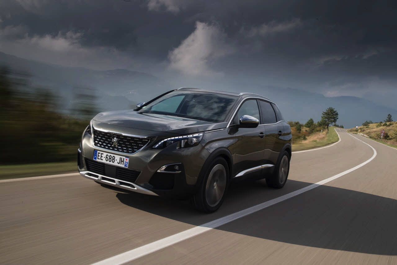 Autotest van de nieuwe Peugeot 3008. Peugeot transformeert de crossover tot een SUV. AutoVandaag rijdt met de 3008 THP 130 en 3008 BlueHDi 120.