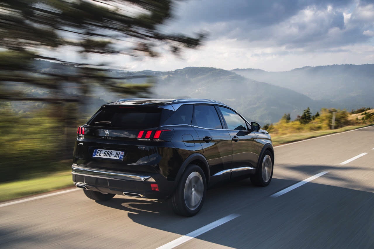 Autotest van de nieuwe Peugeot 3008. Peugeot transformeert de crossover tot een SUV. AutoVandaag rijdt met de 3008 THP 130 en 3008 BlueHDi 120.