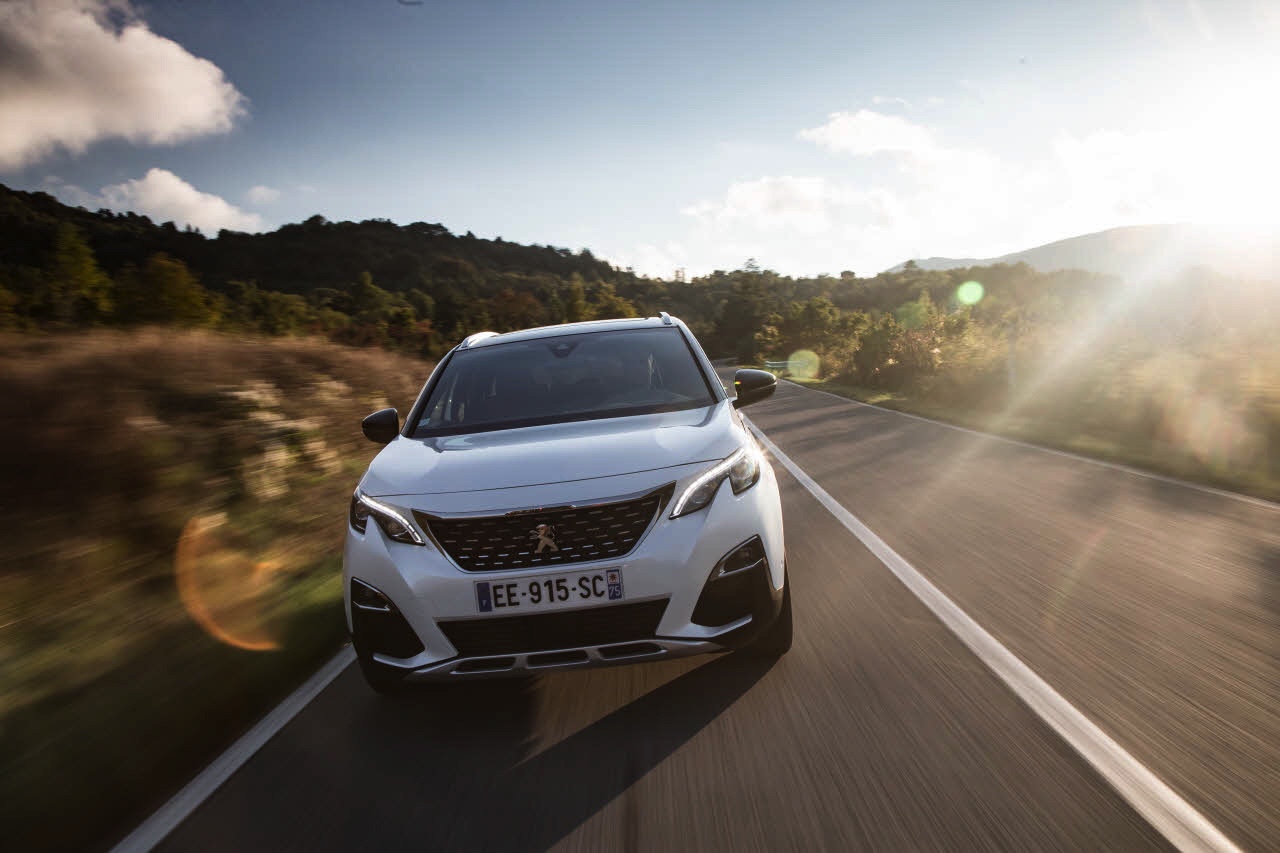 Autotest van de nieuwe Peugeot 3008. Peugeot transformeert de crossover tot een SUV. AutoVandaag rijdt met de 3008 THP 130 en 3008 BlueHDi 120.