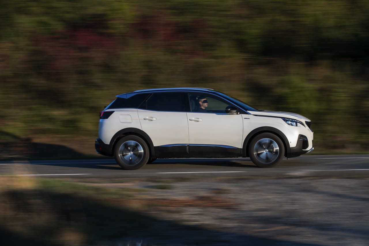 Autotest van de nieuwe Peugeot 3008. Peugeot transformeert de crossover tot een SUV. AutoVandaag rijdt met de 3008 THP 130 en 3008 BlueHDi 120.