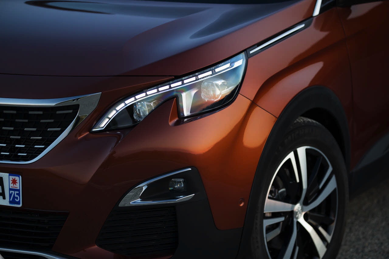 Autotest van de nieuwe Peugeot 3008. Peugeot transformeert de crossover tot een SUV. AutoVandaag rijdt met de 3008 THP 130 en 3008 BlueHDi 120.
