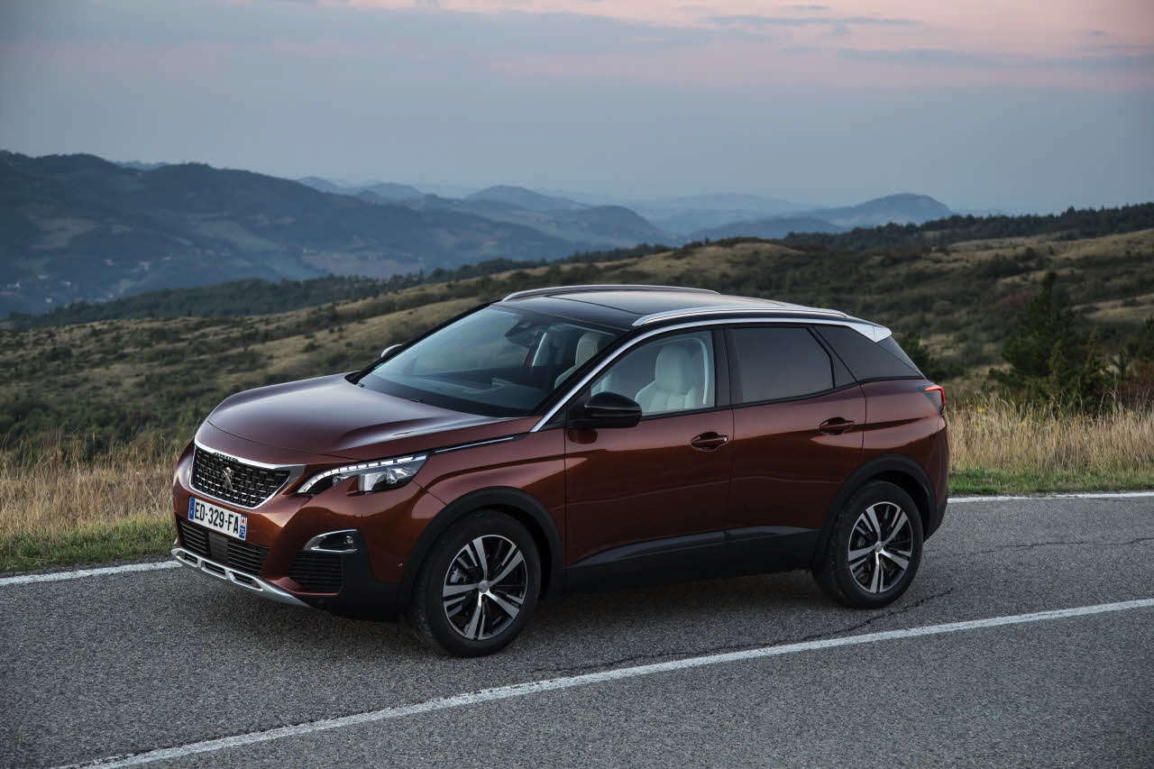 Autotest van de nieuwe Peugeot 3008. Peugeot transformeert de crossover tot een SUV. AutoVandaag rijdt met de 3008 THP 130 en 3008 BlueHDi 120.