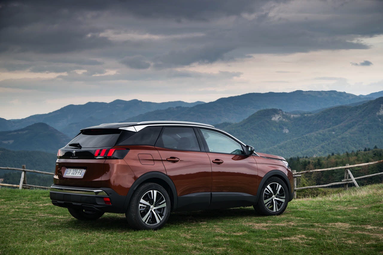Autotest van de nieuwe Peugeot 3008. Peugeot transformeert de crossover tot een SUV. AutoVandaag rijdt met de 3008 THP 130 en 3008 BlueHDi 120.