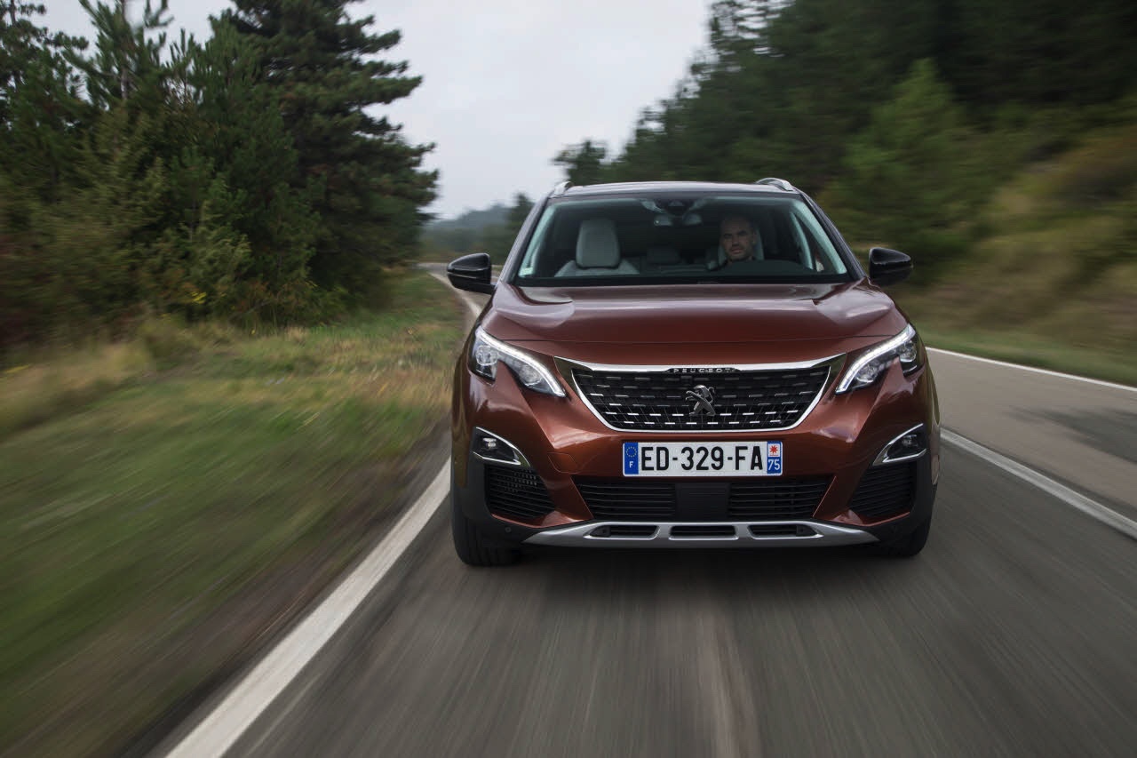 Autotest van de nieuwe Peugeot 3008. Peugeot transformeert de crossover tot een SUV. AutoVandaag rijdt met de 3008 THP 130 en 3008 BlueHDi 120.