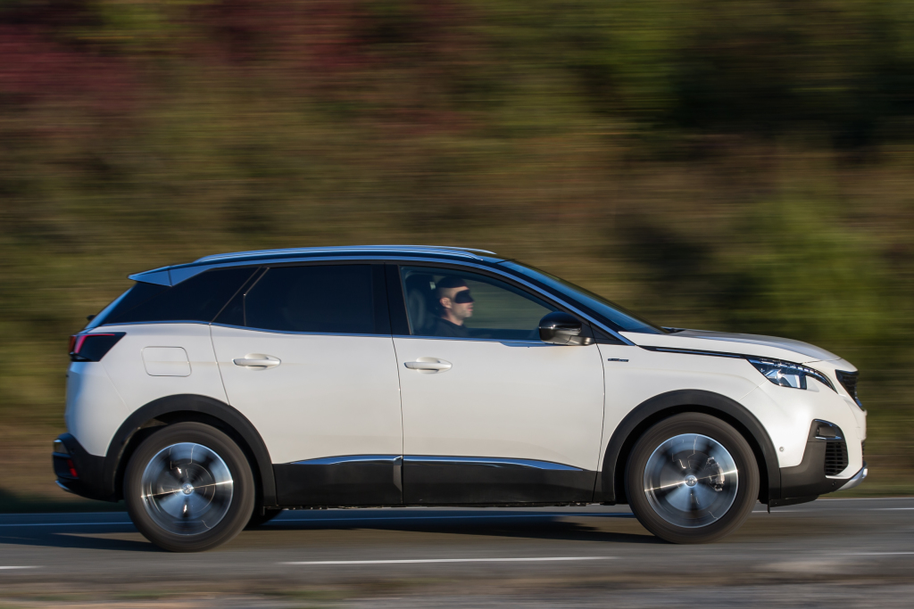 Nieuwe Peugeot 3008 in 2019 ook als plug-in hybride. De 3008 PHEV krijgt dan een benzinemotor met 109 pk en een elektromotor met datzelfde vermogen en vierwielaandrijving.