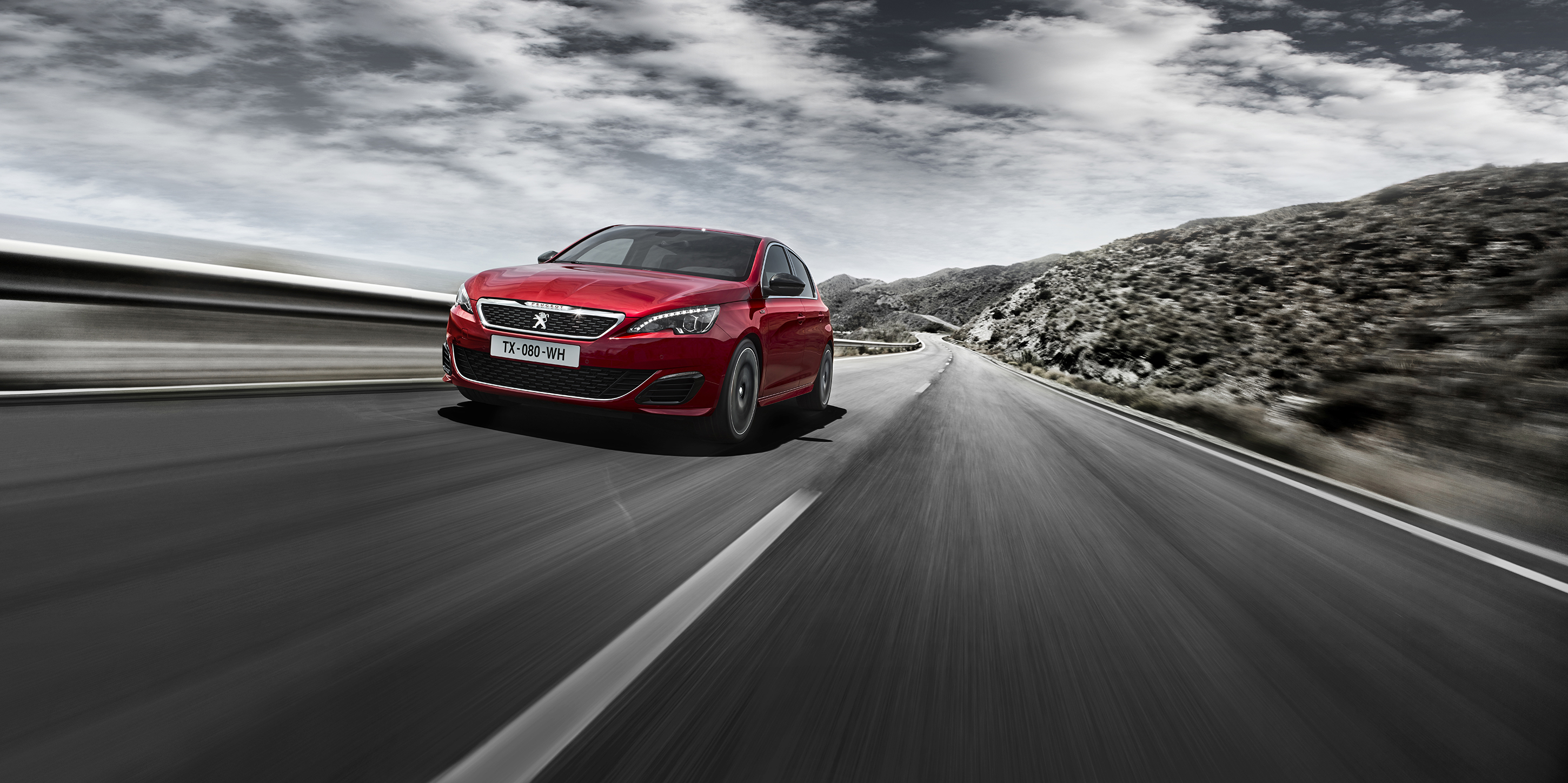 37.400 euro. Dat moet de Peugeot 308 GTi by Peugeot Sport minimaal gaan kosten. Maar wie 3.000 euro meer meeneemt naar de Peugeotdealer mag meteen vertrekken met de topversie van de auto.