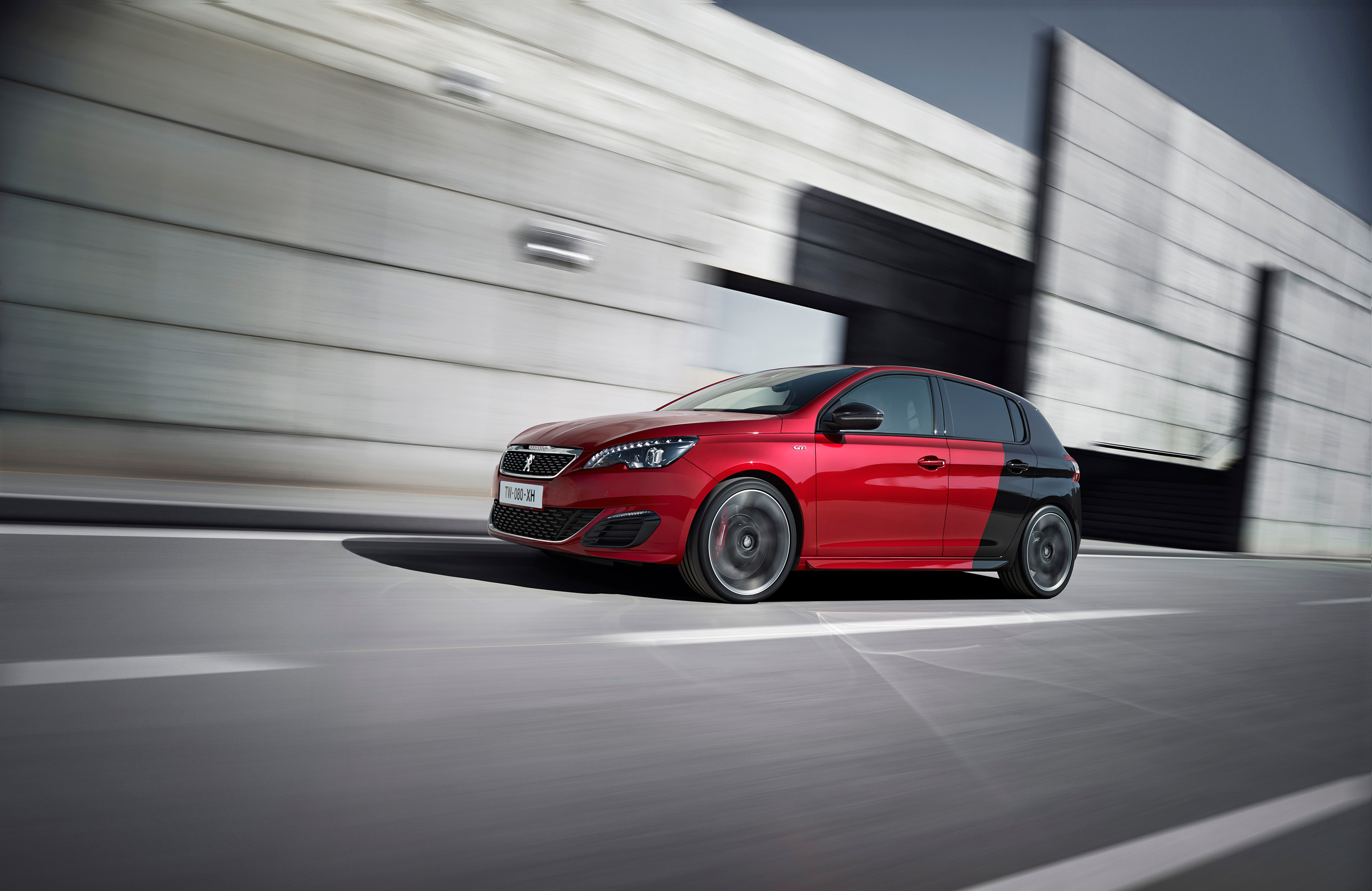 De Peugeot 308 krijgt een sportieve topversie, de 308 GTi by Peugeot Sport. Hij komt er in twee smaken, met 250 of met 270 pk.