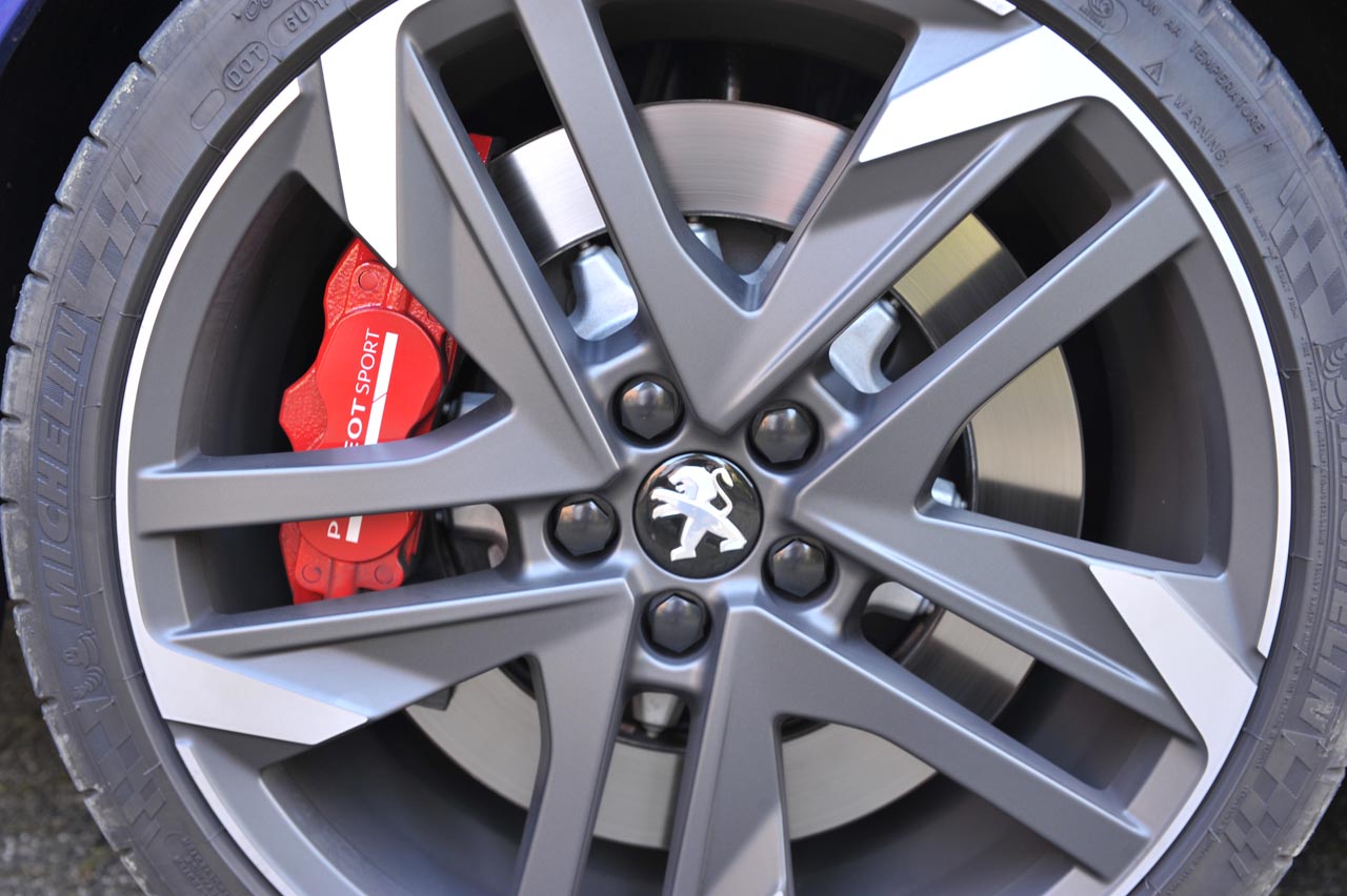 Peugeot neemt in de facelift van de 308 natuurlijk ook de sportieve GTi mee. AutoVandaag maakte opnieuw kennis met deze versie.