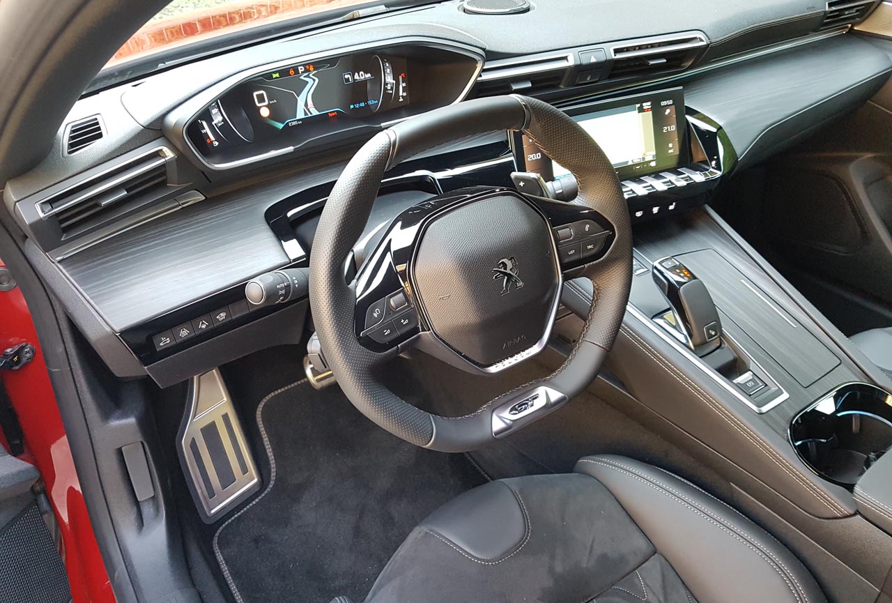 Peugeot gaat met de nieuwe 508 een compleet andere kant op. De auto is compacter dan zijn voorganger, maar heefg beslist meer inhoud.