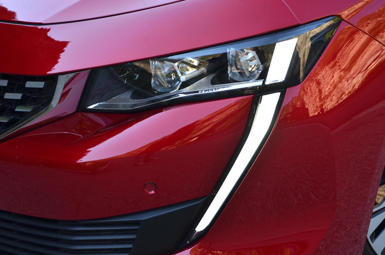 Peugeot gaat met de nieuwe 508 een compleet andere kant op. De auto is compacter dan zijn voorganger, maar heefg beslist meer inhoud.