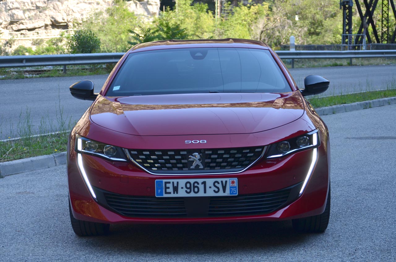 Peugeot gaat met de nieuwe 508 een compleet andere kant op. De auto is compacter dan zijn voorganger, maar heefg beslist meer inhoud.