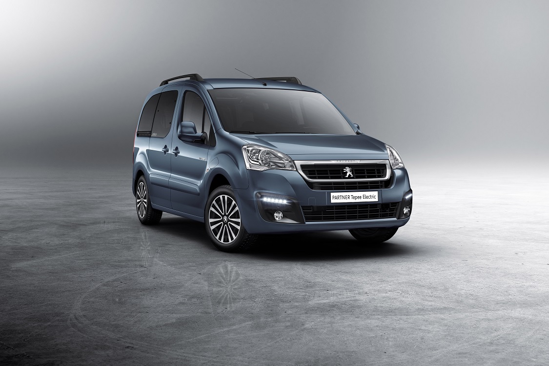 Peugeot presenteert een nieuwe versie van de Partner en wel een volledig elektrische. De elektrische versie is gebaseerd op de Partner Teppee en alle interieurruimte blijft behouden.