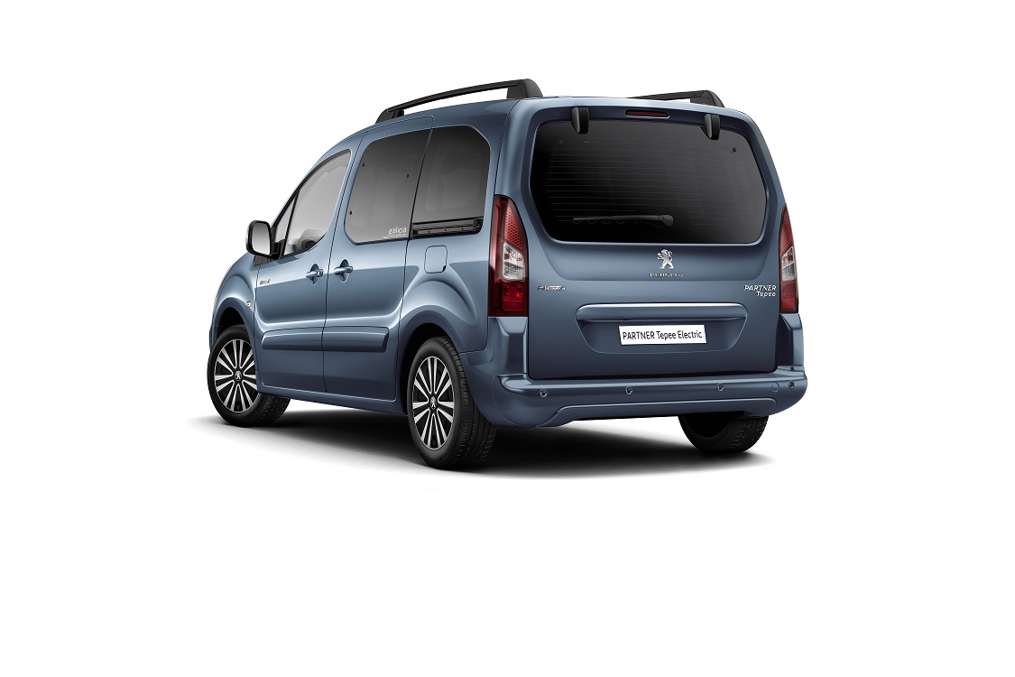 Peugeot presenteert een nieuwe versie van de Partner en wel een volledig elektrische. De elektrische versie is gebaseerd op de Partner Teppee en alle interieurruimte blijft behouden.