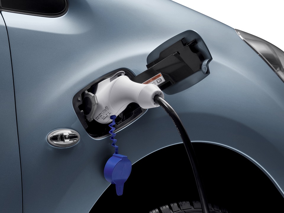 Peugeot presenteert een nieuwe versie van de Partner en wel een volledig elektrische. De elektrische versie is gebaseerd op de Partner Teppee en alle interieurruimte blijft behouden.