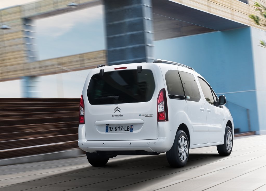 Peugeot presenteert een nieuwe versie van de Partner en wel een volledig elektrische. De elektrische versie is gebaseerd op de Partner Teppee en alle interieurruimte blijft behouden.
