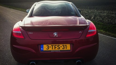 Test Peugeot RCZ R met 1.6 THP 270 pk turbomotor. Een sportieve wildebras met fraaie lijnen en een prachtig interieur. Het smakelijke alternatief voor de Peugeot 308 R, die nog moet komen.