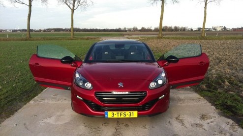 Test Peugeot RCZ R met 1.6 THP 270 pk turbomotor. Een sportieve wildebras met fraaie lijnen en een prachtig interieur. Het smakelijke alternatief voor de Peugeot 308 R, die nog moet komen.