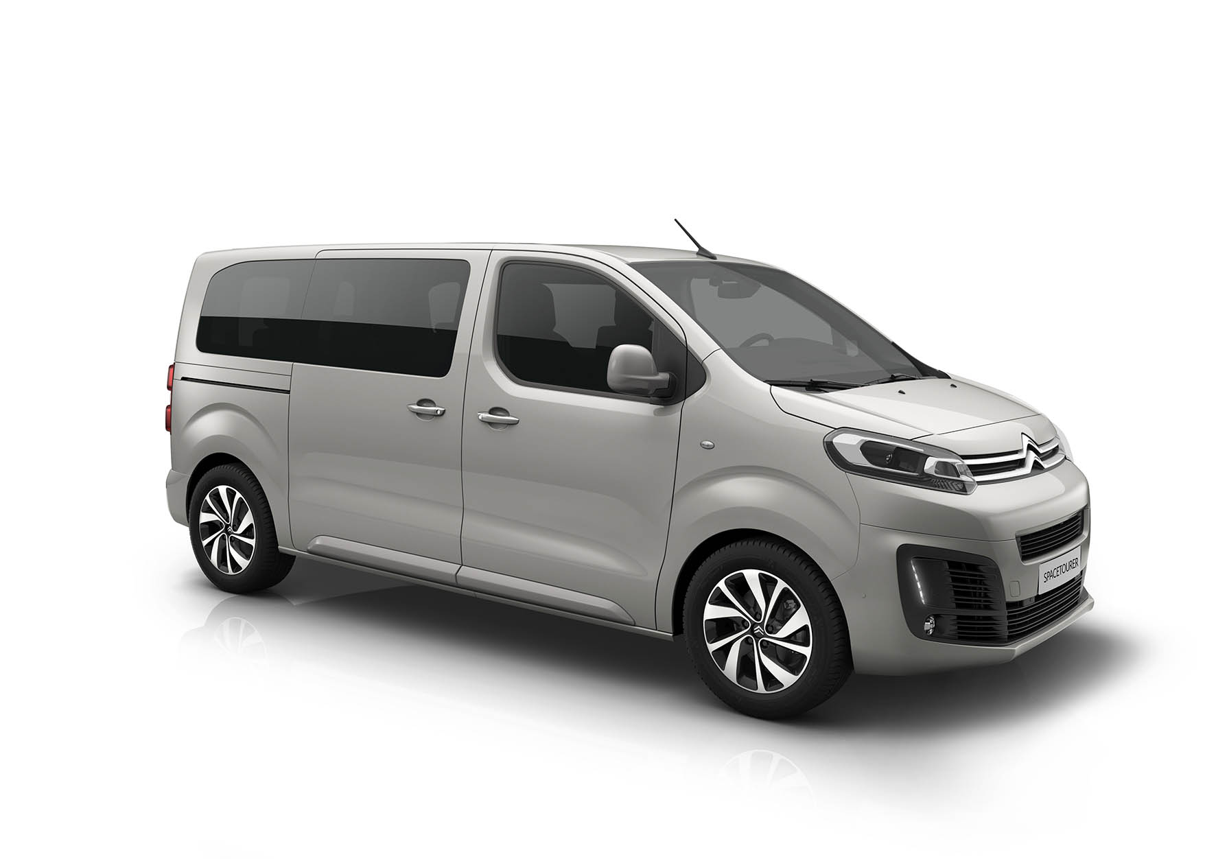 Peugeot Traveller en Citron SpaceTourer en Toyota Proace in 2016 gaan samen aan het werk als personenbus of bedrijfswagen.