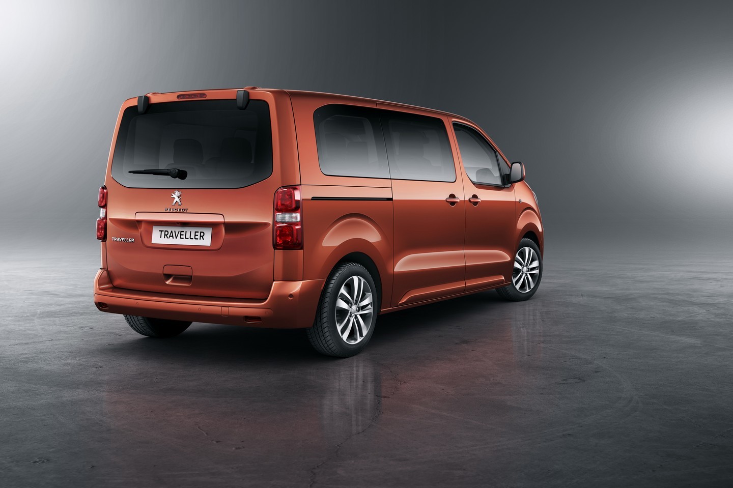 Peugeot Traveller en Citron SpaceTourer en Toyota Proace in 2016 gaan samen aan het werk als personenbus of bedrijfswagen.