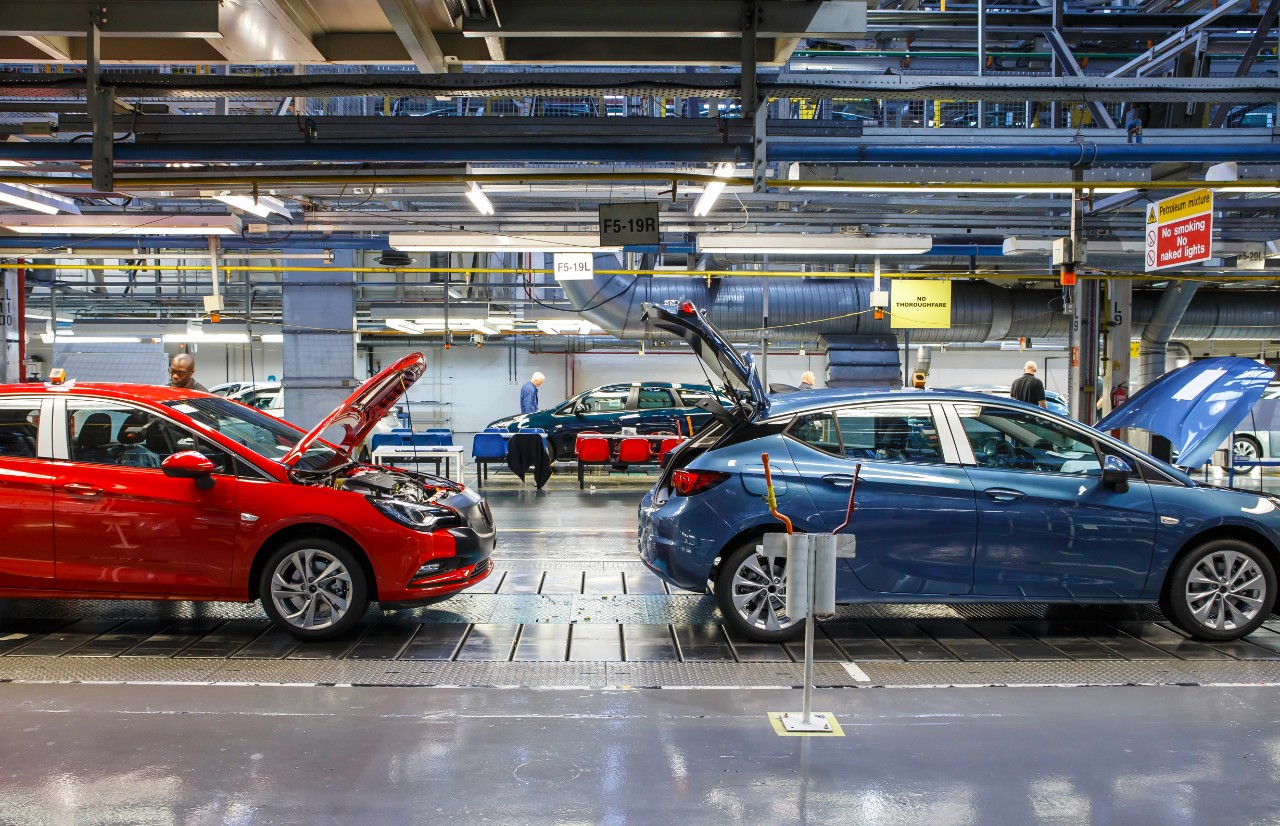 PSA schrapt 400 banen in de Vauxhall fabriek in Elesmere Port.