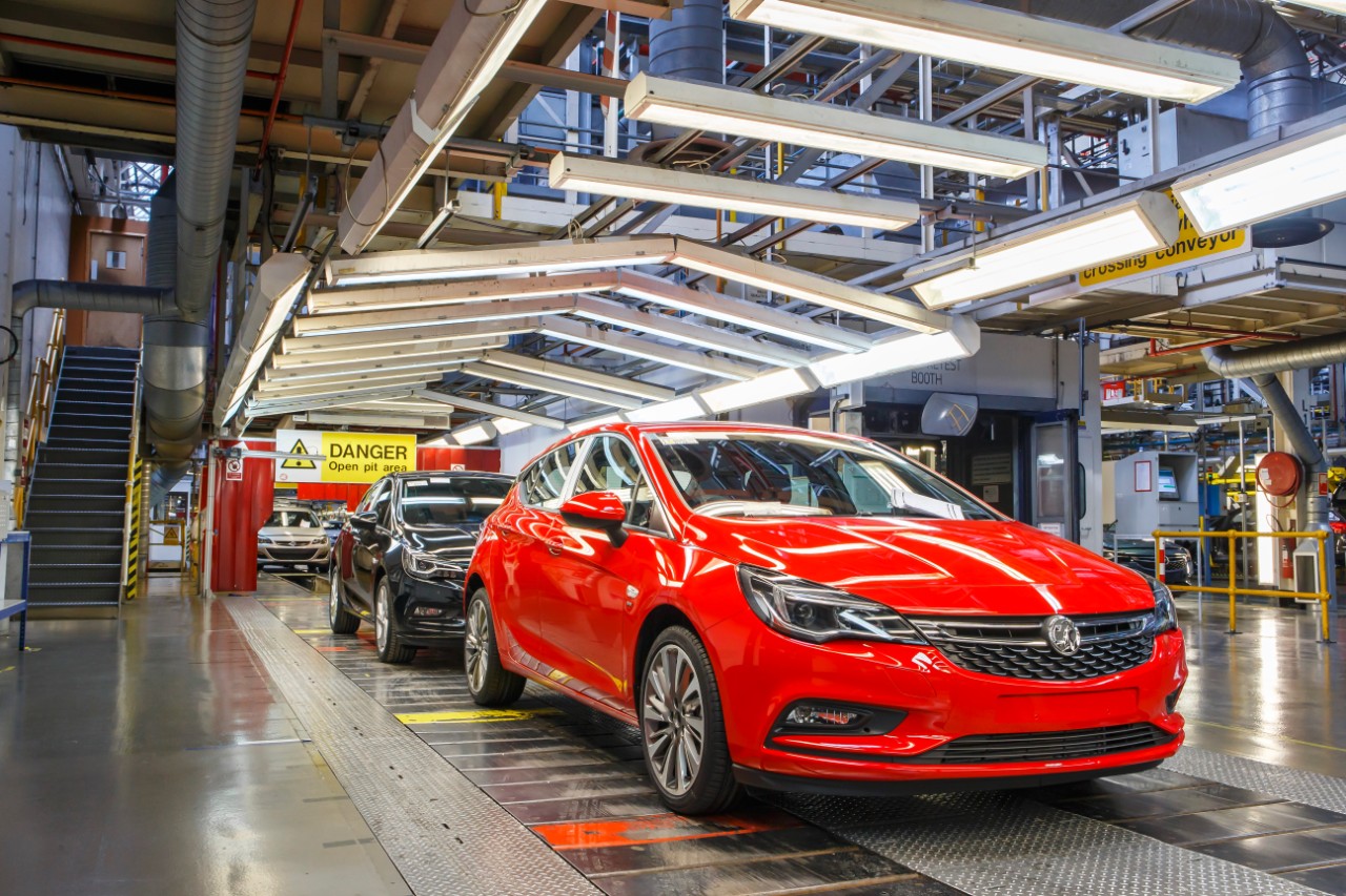 PSA schrapt 400 banen in de Vauxhall fabriek in Elesmere Port.