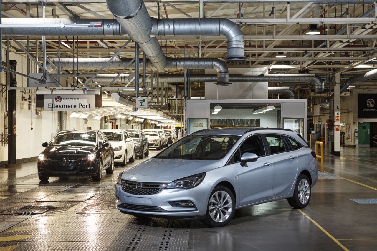 PSA schrapt 400 banen in de Vauxhall fabriek in Elesmere Port.