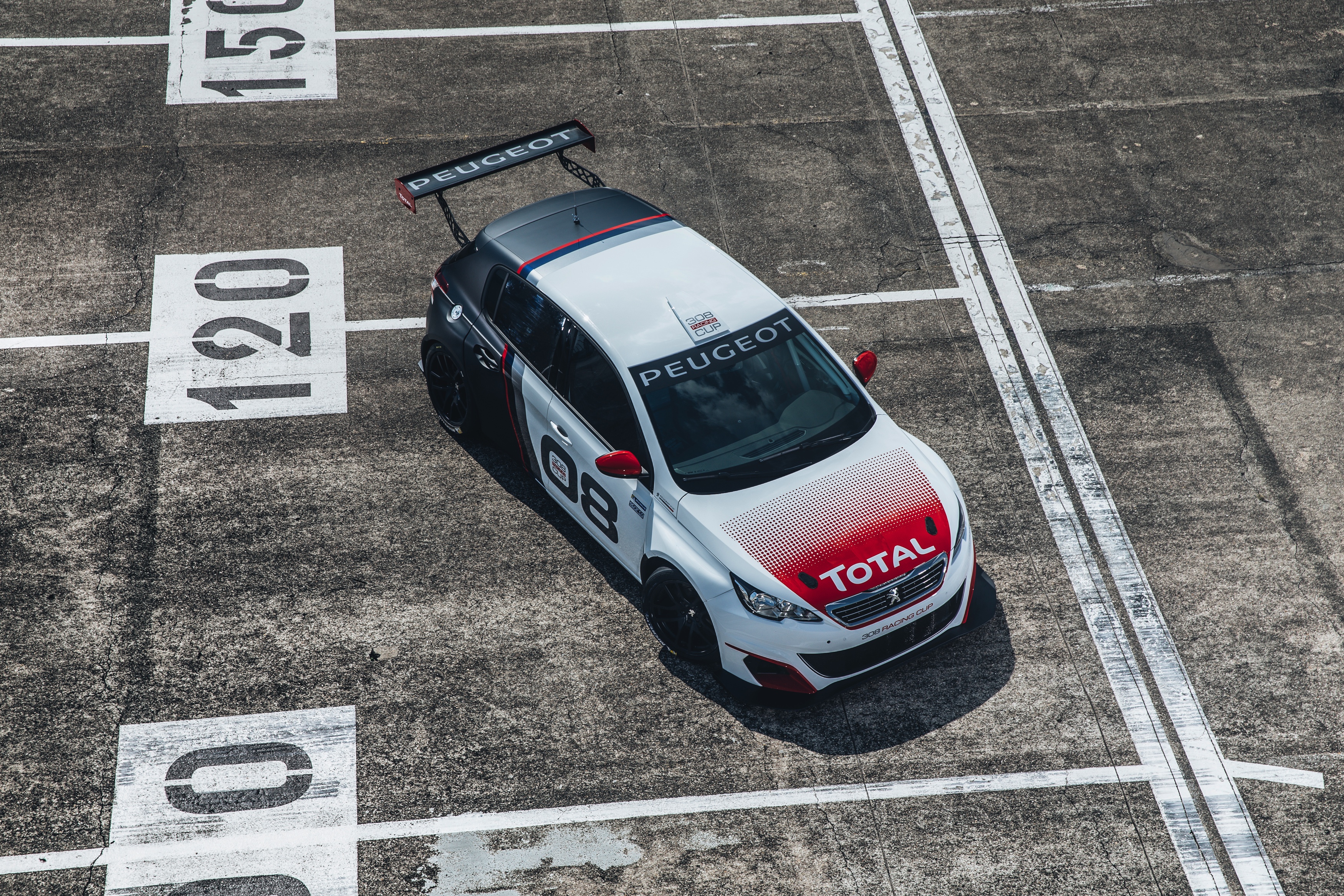 Een Peugeot 308 GTi met 270 pk niet extreem genoeg? Goed nieuws, Peugeot komt met een nog hetere 308, de 308 Racing Cup.