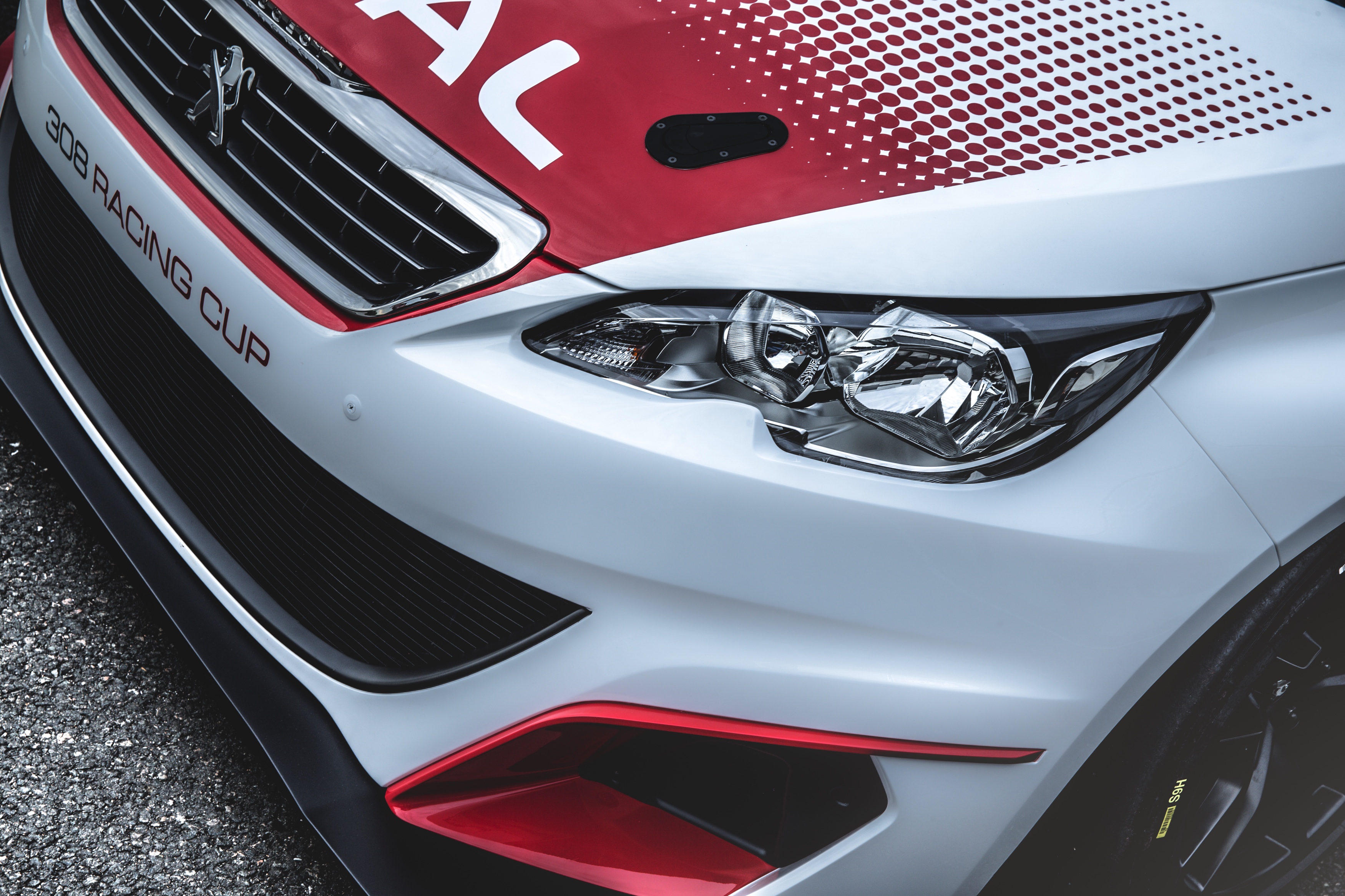 Een Peugeot 308 GTi met 270 pk niet extreem genoeg? Goed nieuws, Peugeot komt met een nog hetere 308, de 308 Racing Cup.