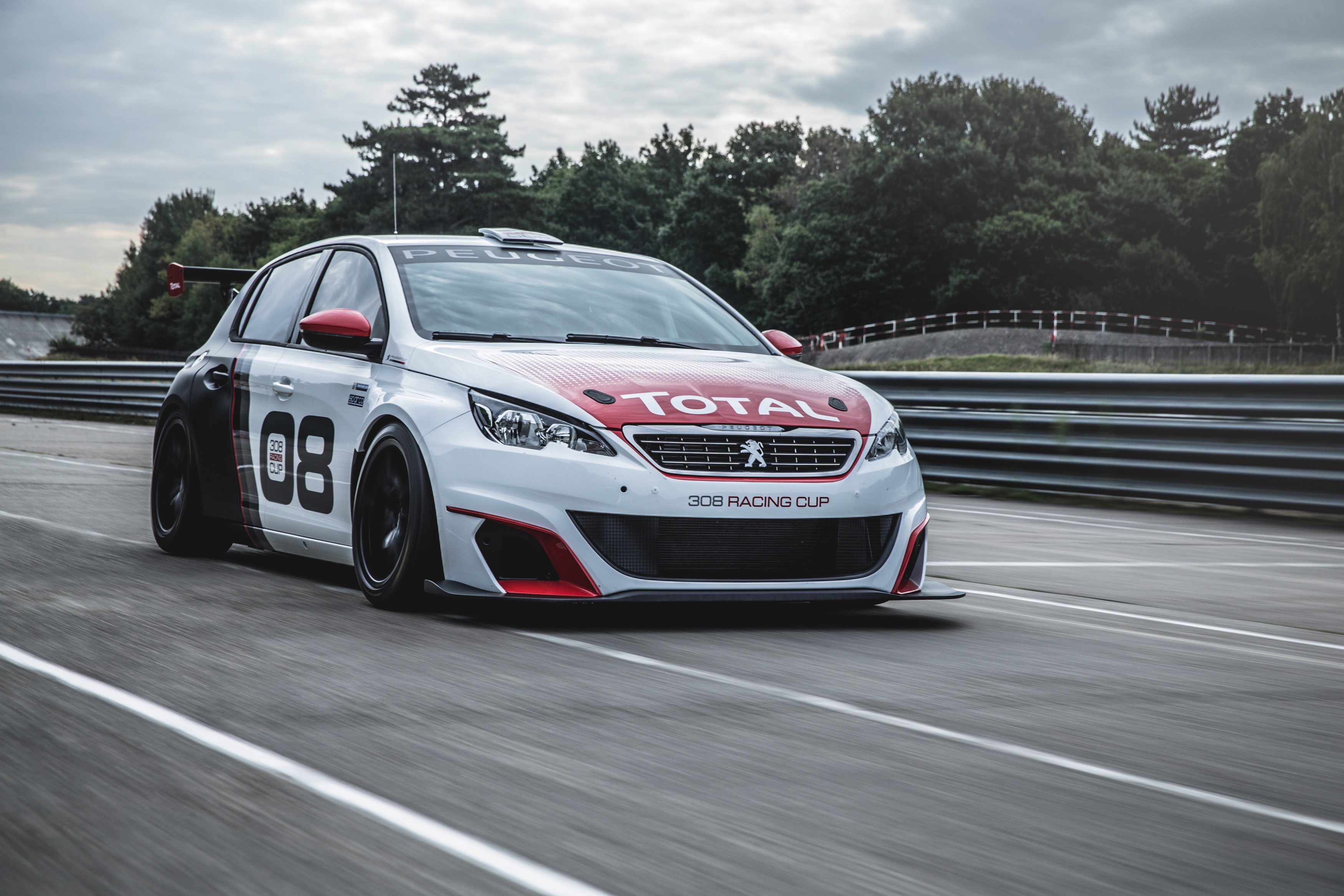Een Peugeot 308 GTi met 270 pk niet extreem genoeg? Goed nieuws, Peugeot komt met een nog hetere 308, de 308 Racing Cup.