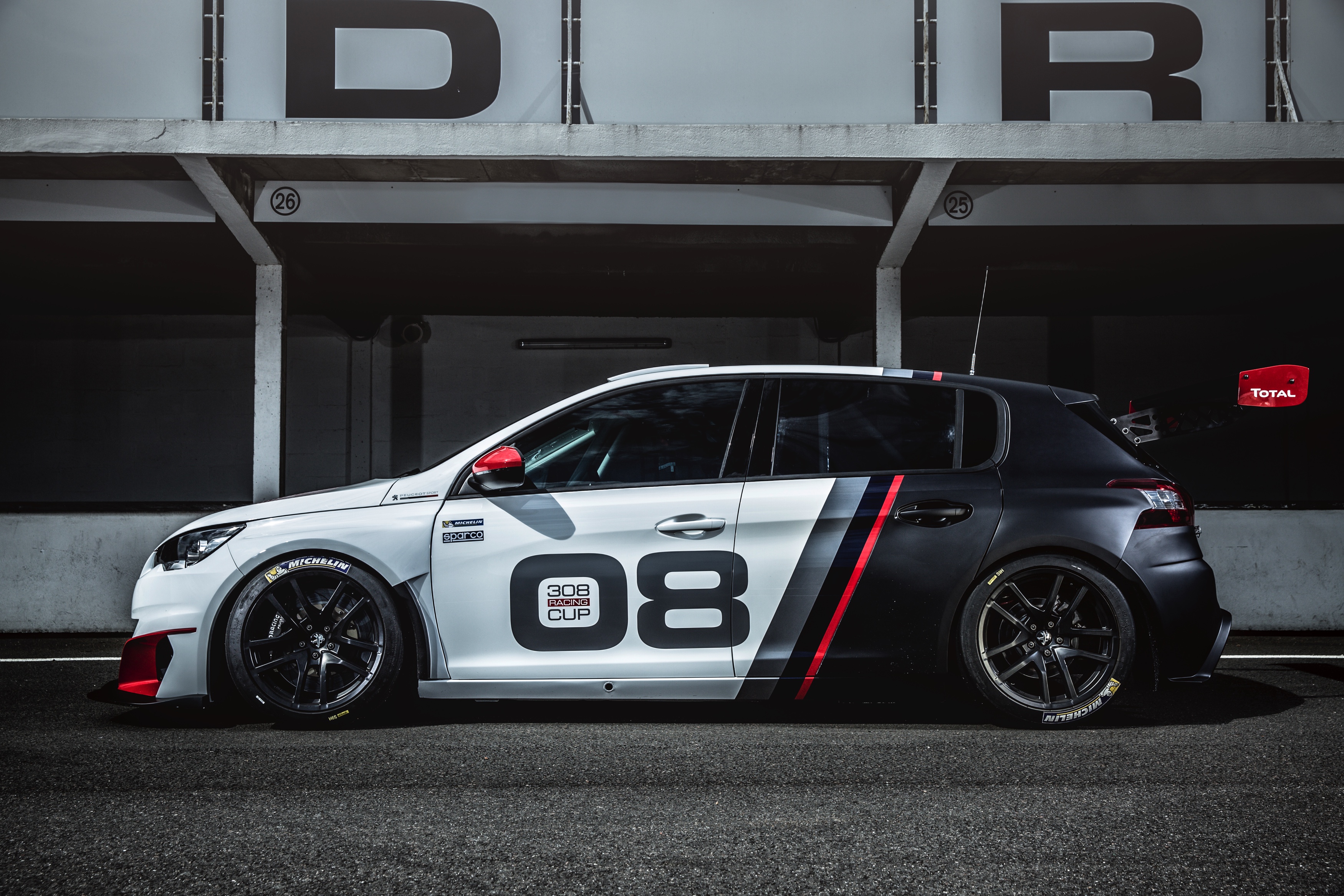 Een Peugeot 308 GTi met 270 pk niet extreem genoeg? Goed nieuws, Peugeot komt met een nog hetere 308, de 308 Racing Cup.