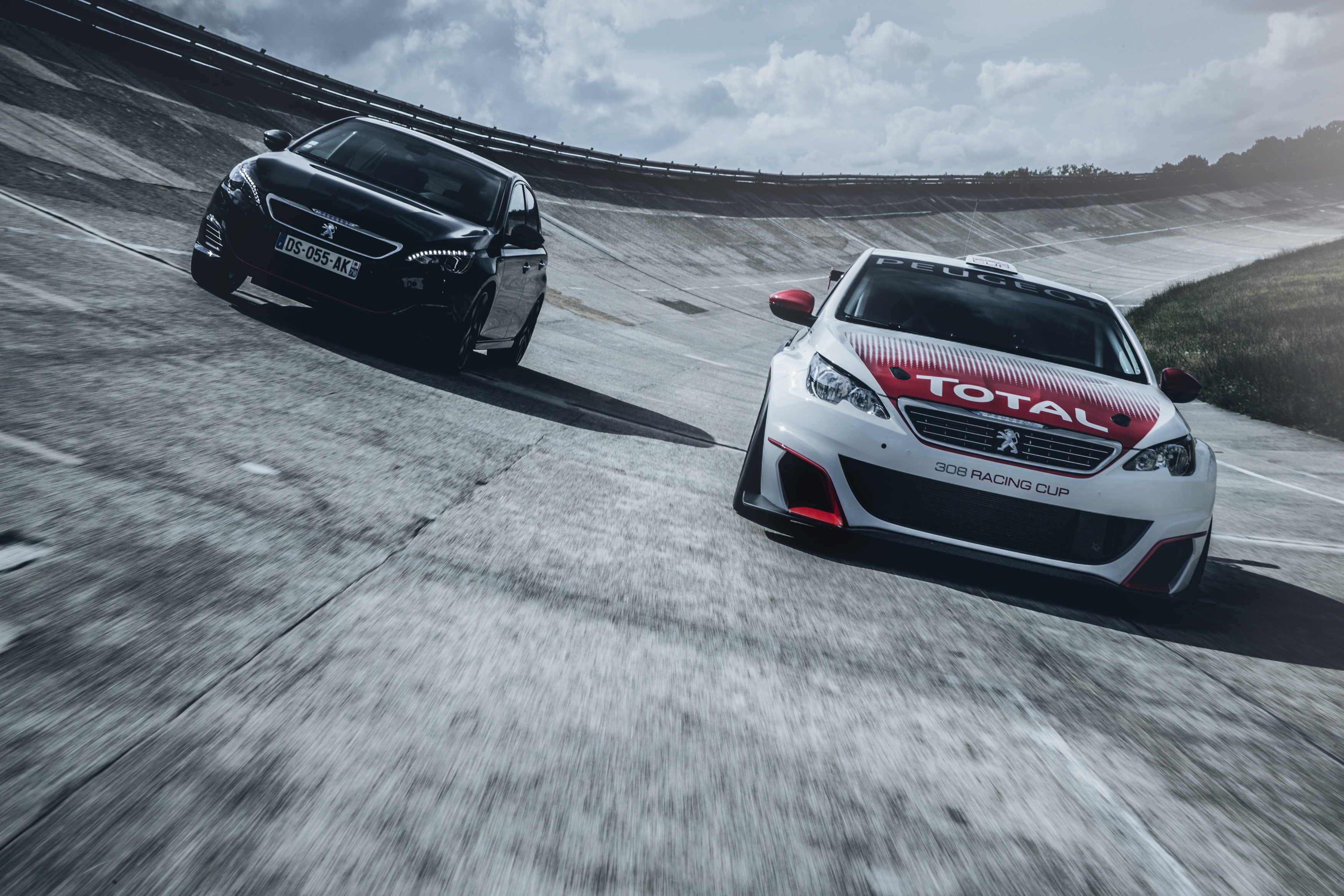 Een Peugeot 308 GTi met 270 pk niet extreem genoeg? Goed nieuws, Peugeot komt met een nog hetere 308, de 308 Racing Cup.