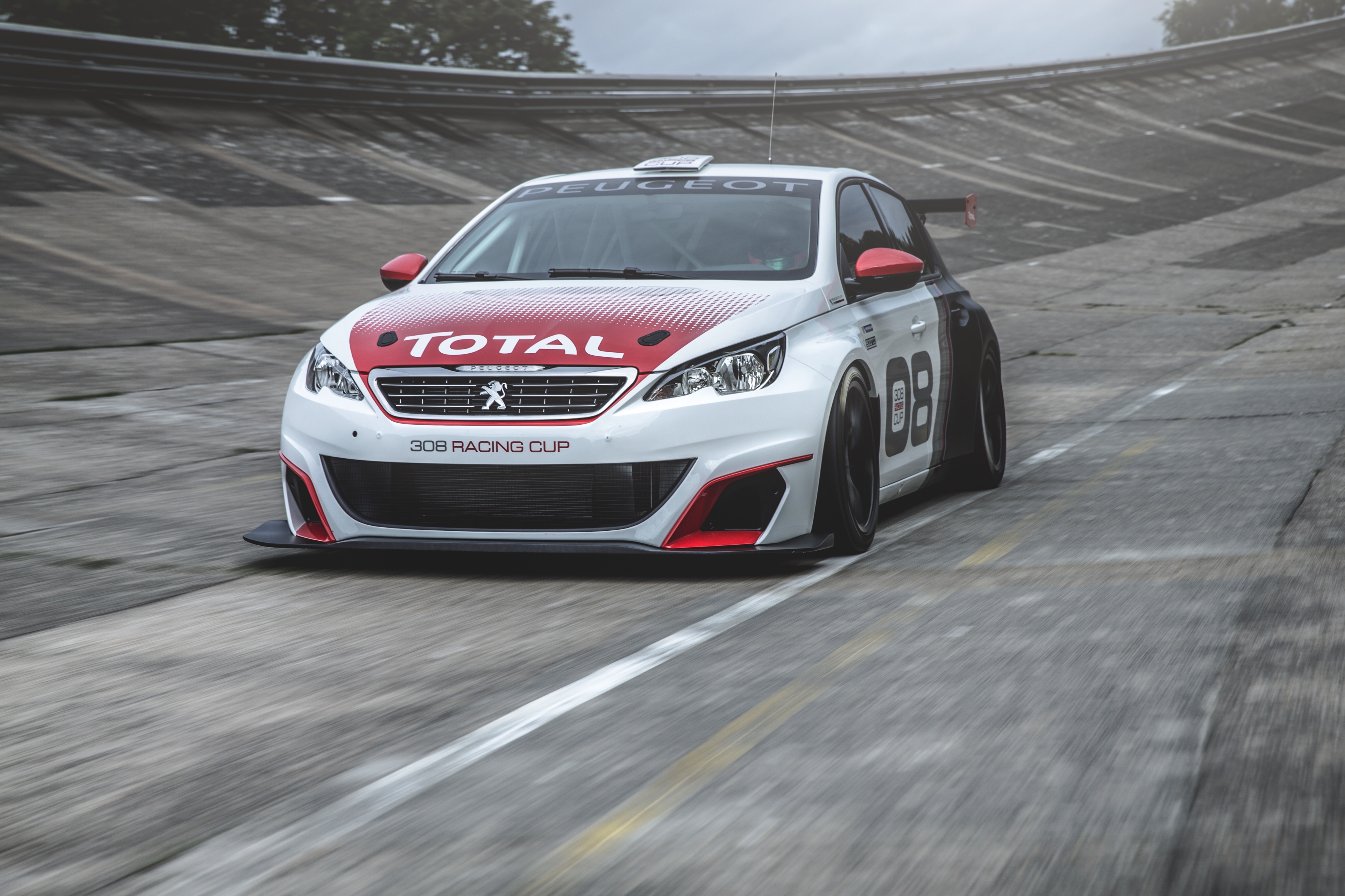 Een Peugeot 308 GTi met 270 pk niet extreem genoeg? Goed nieuws, Peugeot komt met een nog hetere 308, de 308 Racing Cup.