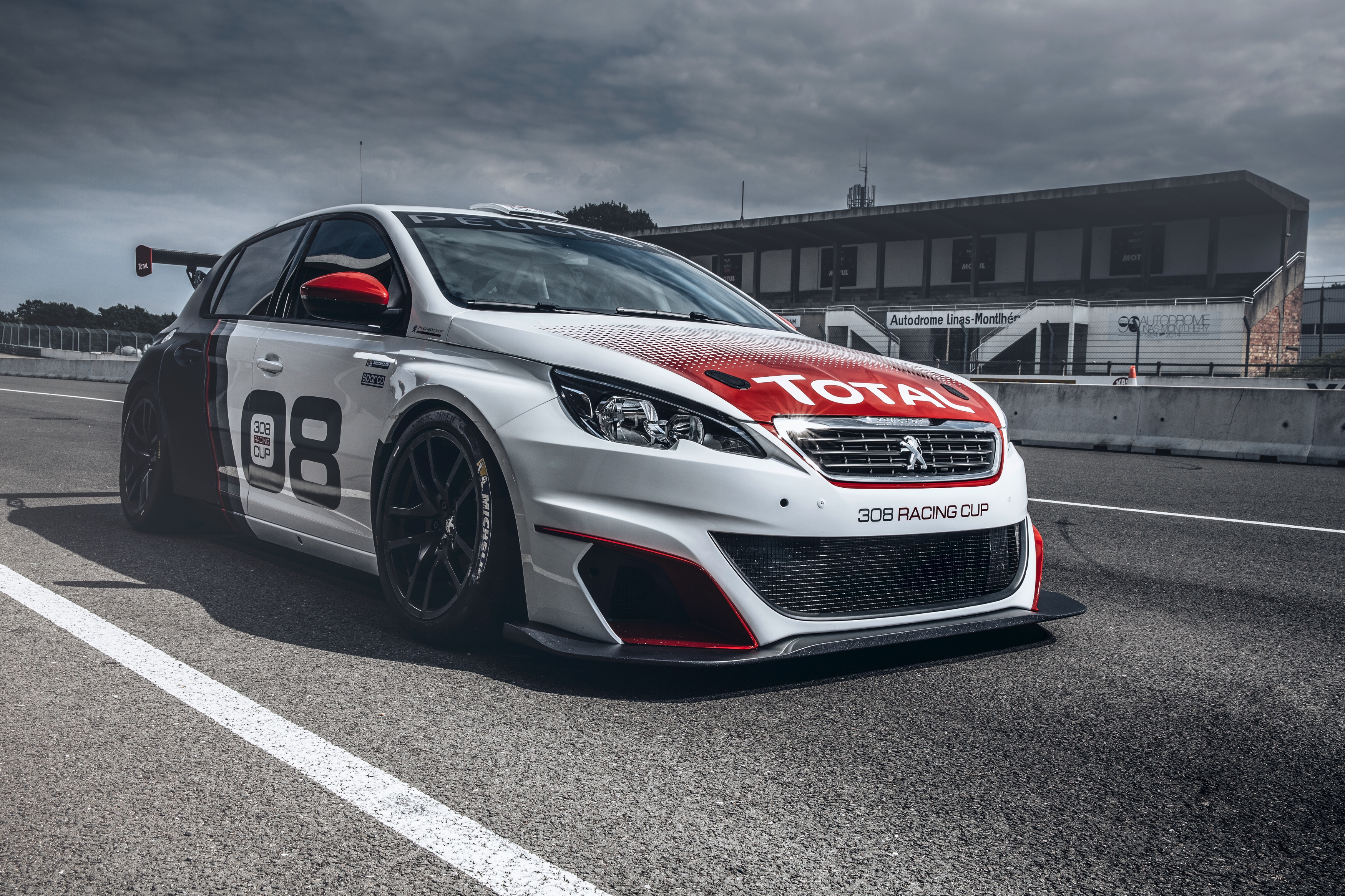 Een Peugeot 308 GTi met 270 pk niet extreem genoeg? Goed nieuws, Peugeot komt met een nog hetere 308, de 308 Racing Cup.