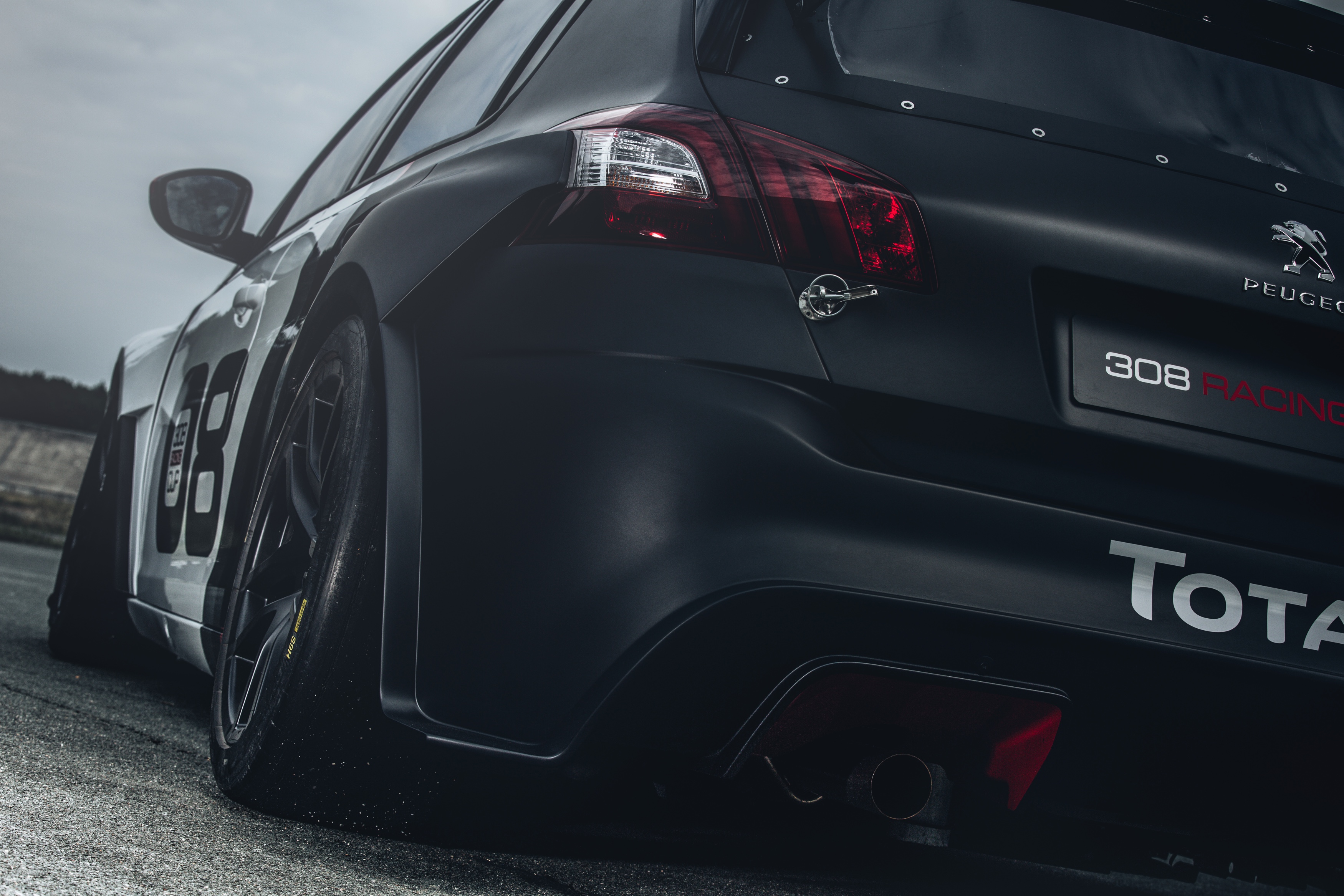 Een Peugeot 308 GTi met 270 pk niet extreem genoeg? Goed nieuws, Peugeot komt met een nog hetere 308, de 308 Racing Cup.