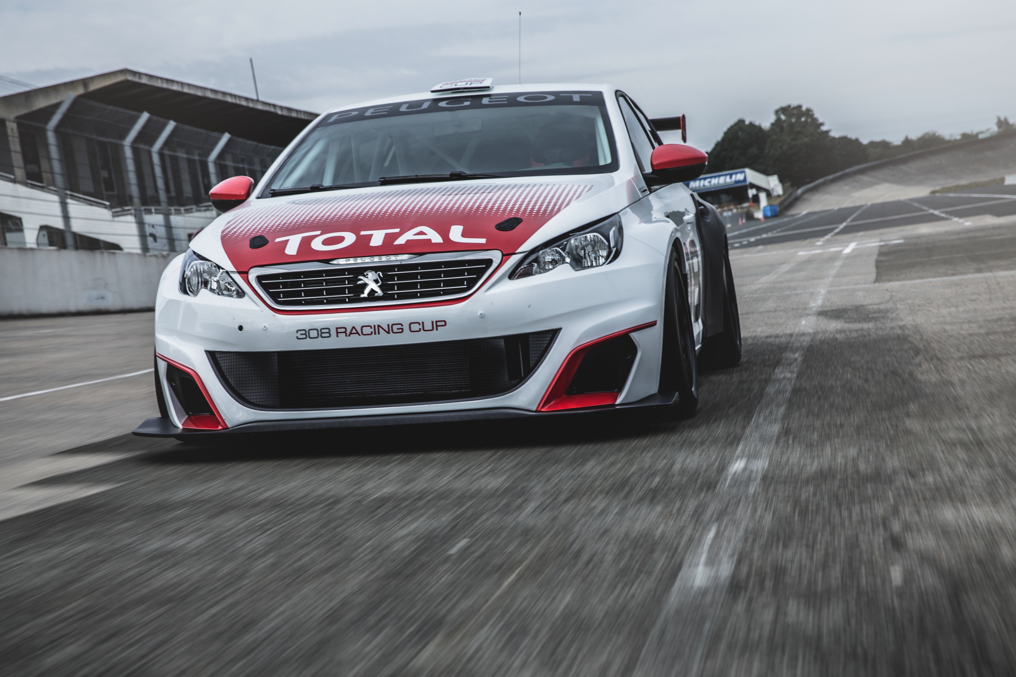 Een Peugeot 308 GTi met 270 pk niet extreem genoeg? Goed nieuws, Peugeot komt met een nog hetere 308, de 308 Racing Cup.