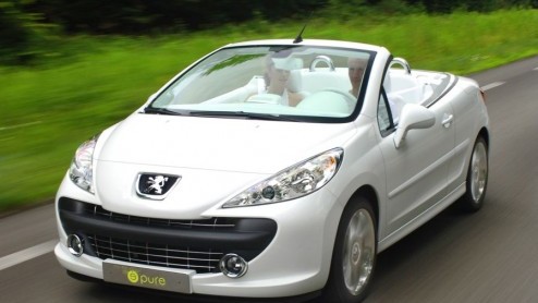 Op de fotos is de 207 Epure te zien. Deze auto zal op de Autosalon van Parijs te zien zijn en laat zien dat Peugeot ver is in het ontwikkelen van een milieuvriendelijke auto.