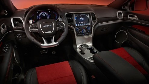 Jeep zet de Grand Cherokee in de spotlights op de Autosalon van Parijs. Jeep presenteert een Red Vapor uitvoering op basis van de Grand Cherokee SRT met Hemi-V8.