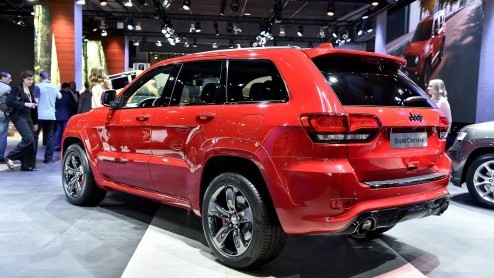 Jeep zet de Grand Cherokee in de spotlights op de Autosalon van Parijs. Jeep presenteert een Red Vapor uitvoering op basis van de Grand Cherokee SRT met Hemi-V8.
