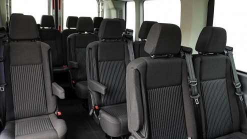 Ford Transit Minibus biedt plaats aan maximaal personen.