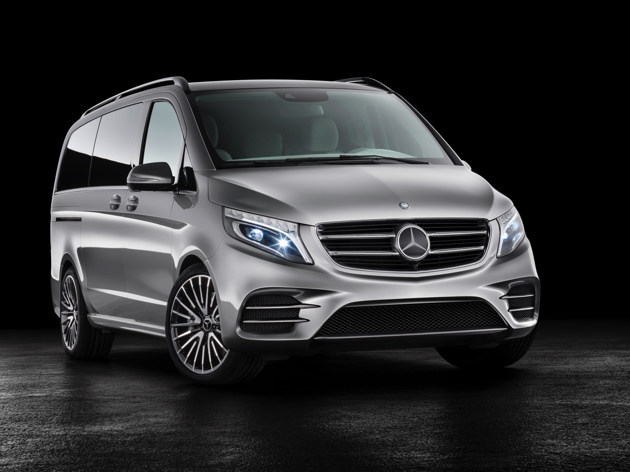 Mercedes-Benz Concept V-ision e is een V-Klasse met plug-in hybridetechniek van de C350e.