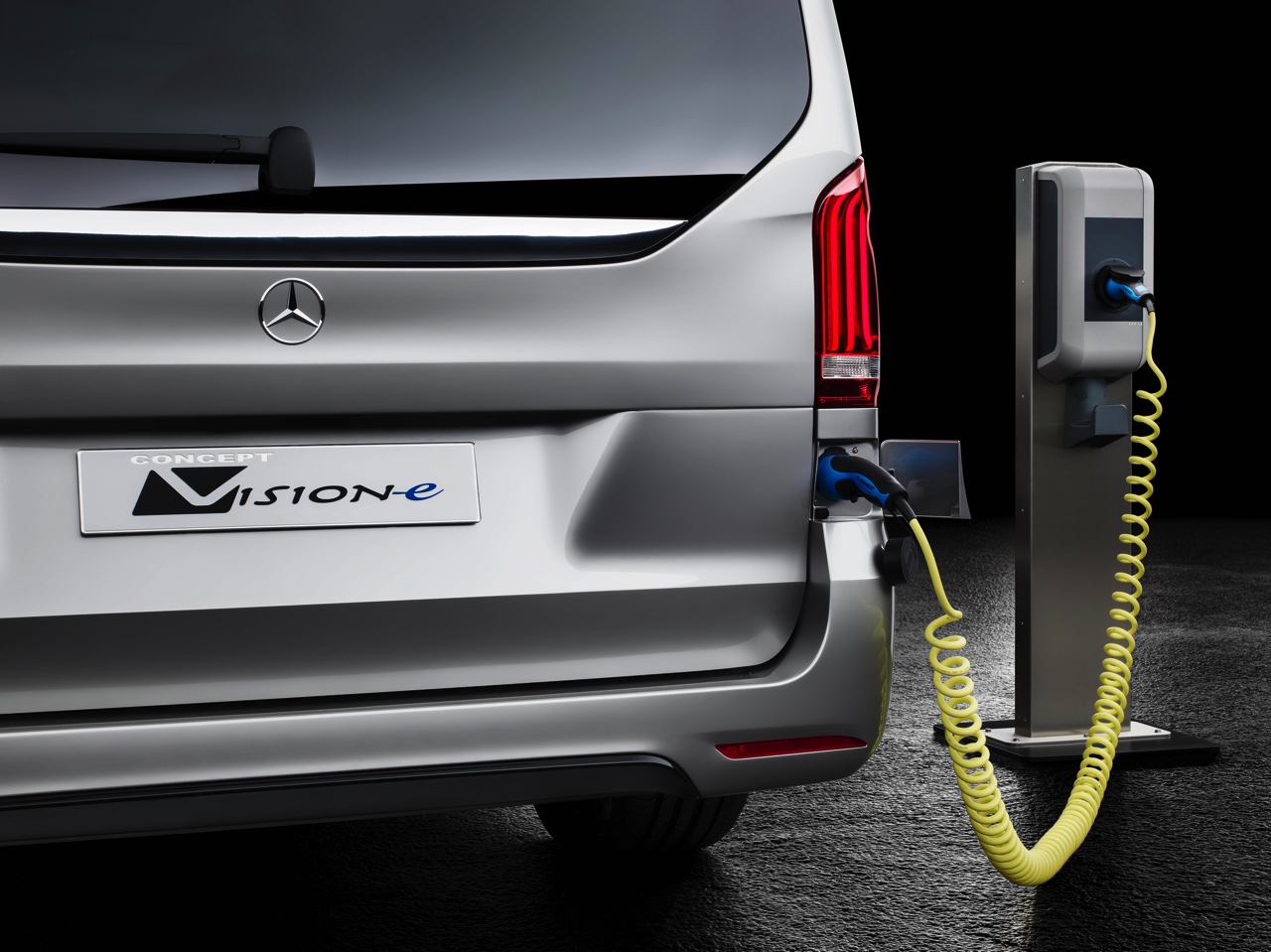 Mercedes-Benz Concept V-ision e is een V-Klasse met plug-in hybridetechniek van de C350e.